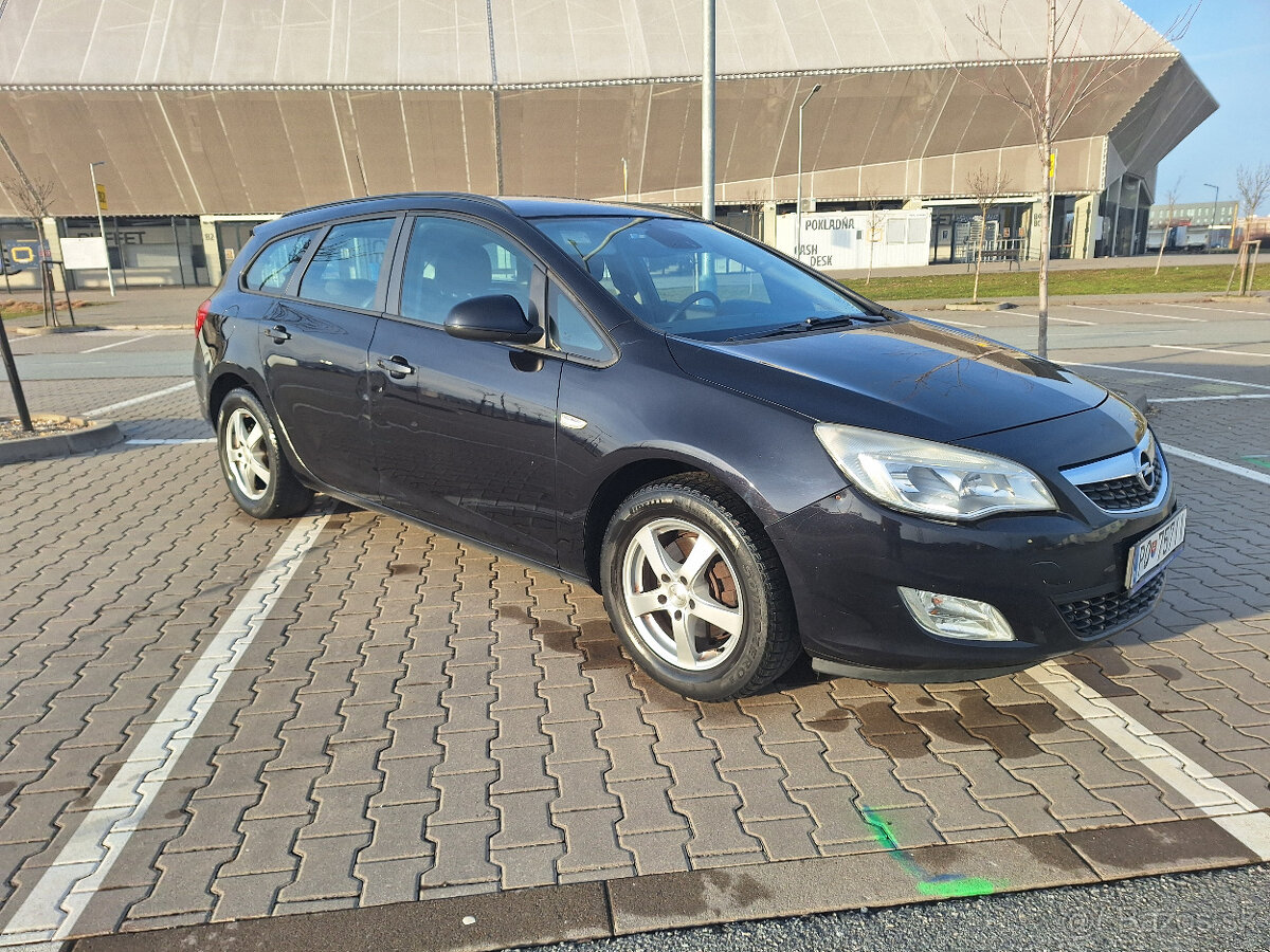 Opel astra J combi - 4