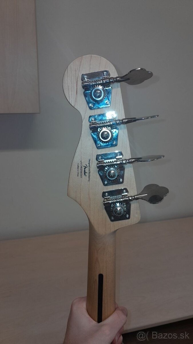 Squier Jaguar Bass - 4