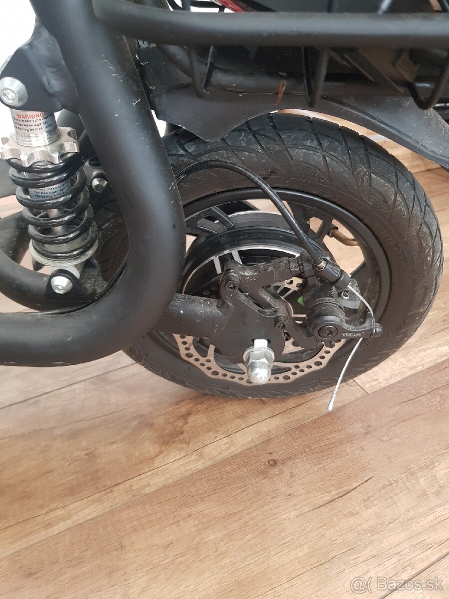 W-TEC E-Scooter 500W 12" - 4