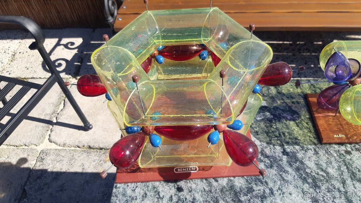 Učebná školsá pomôcka chémia - 4