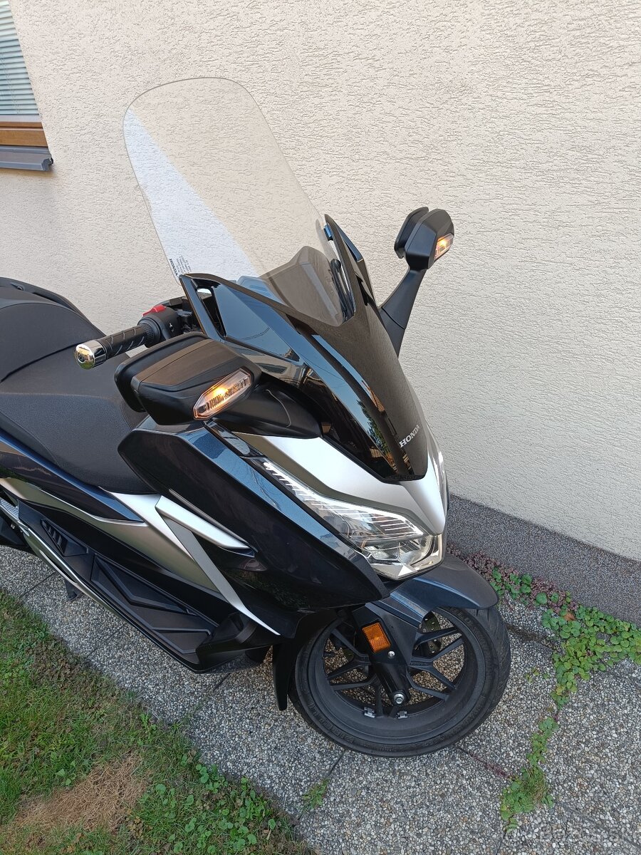 Honda Forza 300 - 4