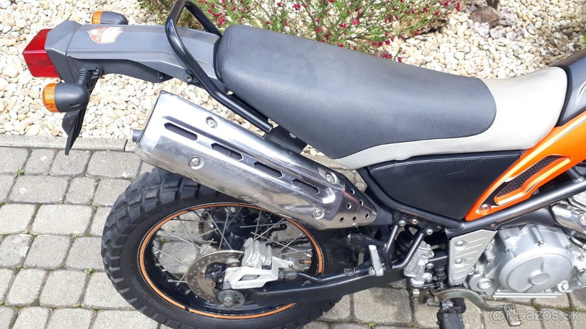 Yamaha XG 250 Tricker