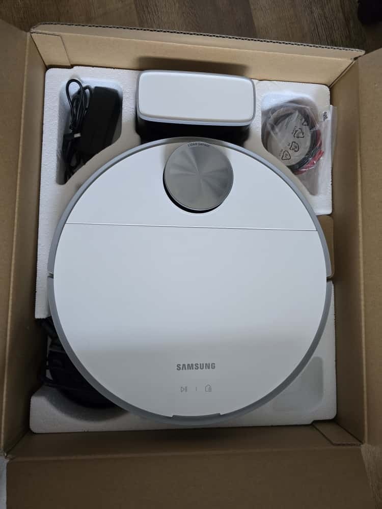 Predam roboticky vysavac Samsung Jet Bot VR30T80313W - 4