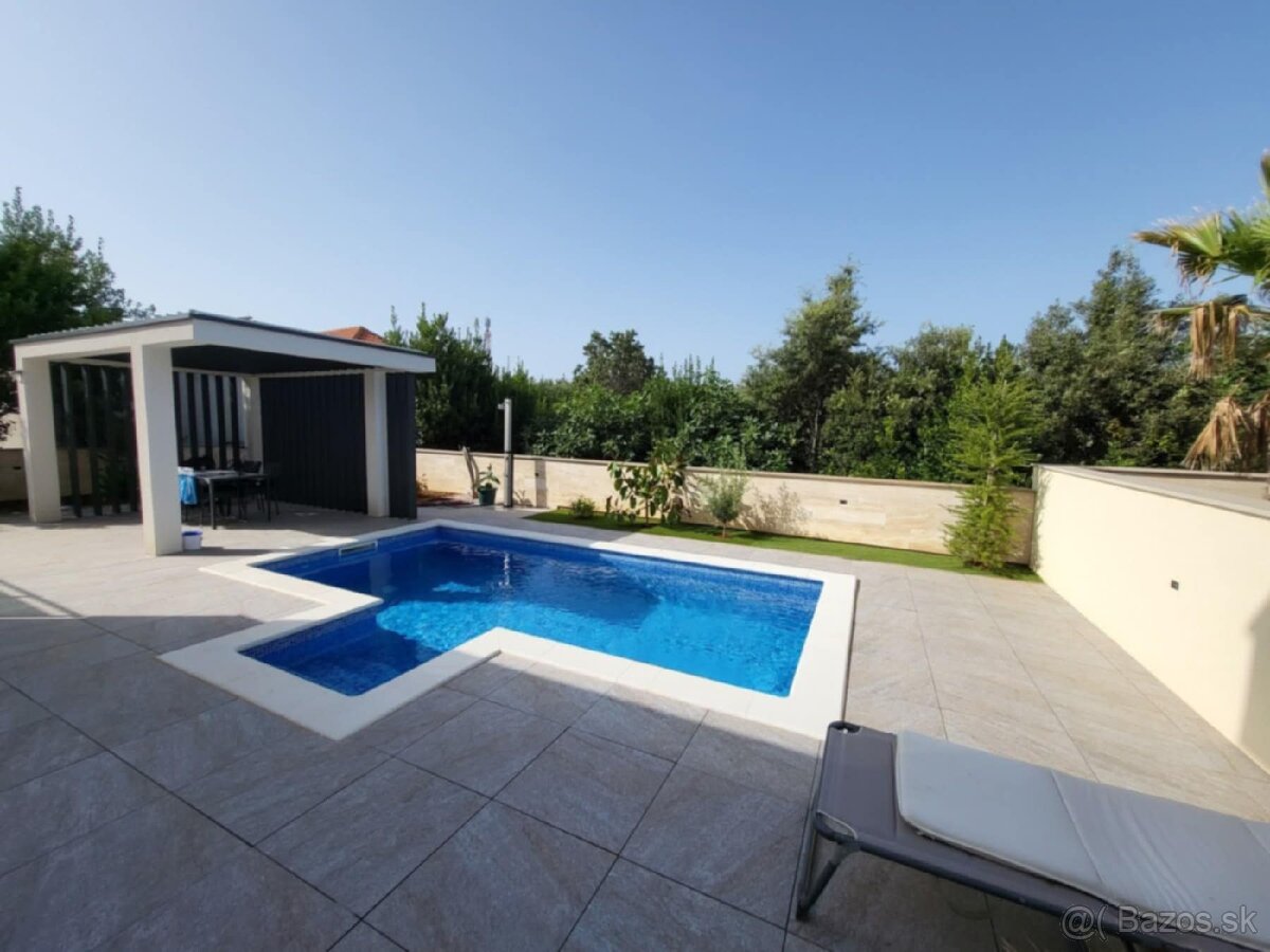 Vila s bazénom na predaj v centre ostrova Vir, Chorvátsko - 4