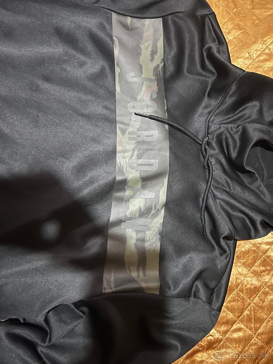 Jordan mikina s kapucňou – čierna, takmer nová - 4