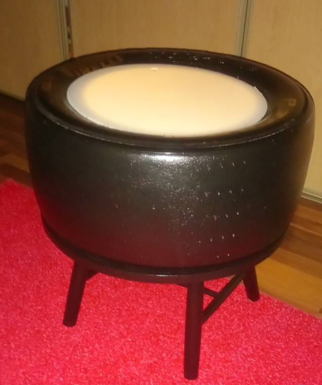 Stôl z pneumatiky formule 3000 - 4