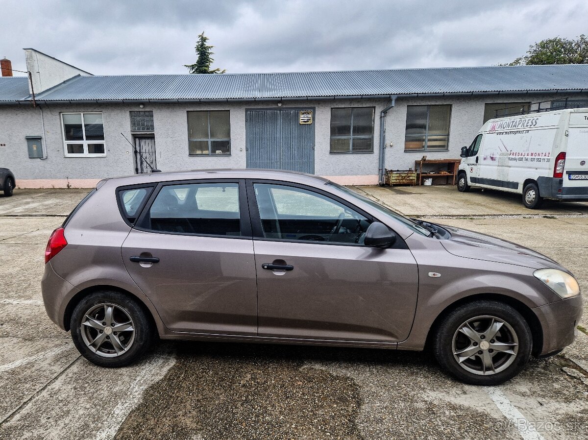 Kia Ceed 1.4 benzín - 4