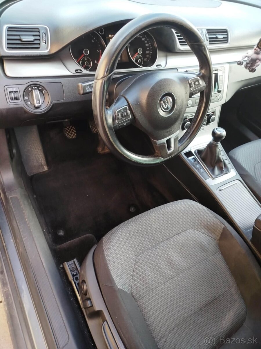 Volkswagen Passat - 4