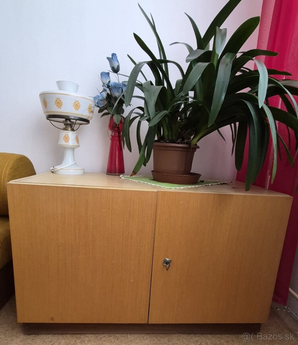 Skrinky, knižnica, posteľ - 4