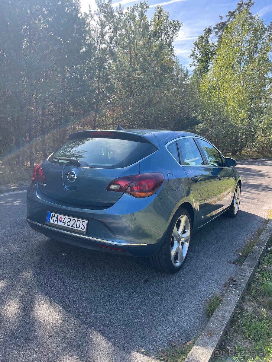 Opel Astra J 1.4Turbo Cosmo - 4