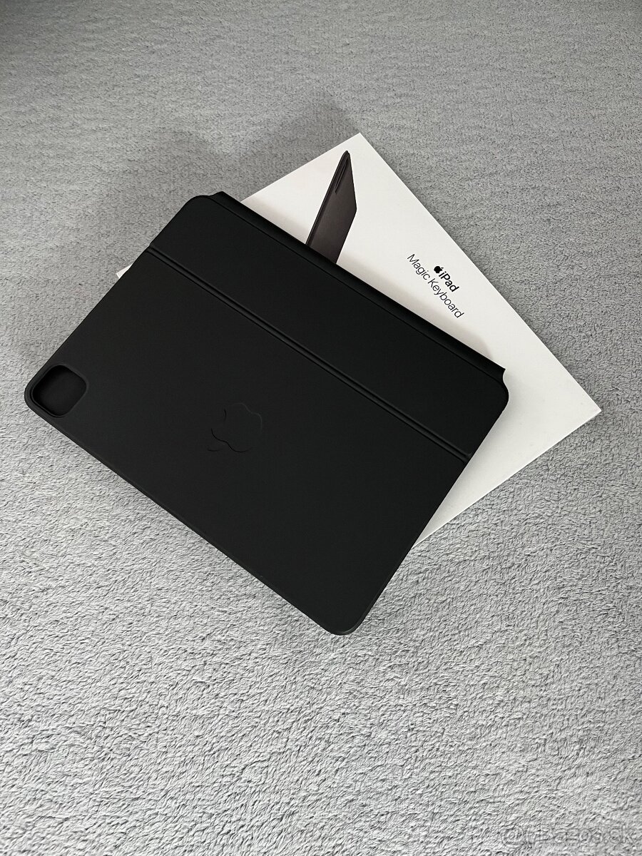 iPad Pro 11″ (2022) – 128 GB / Wi-Fi + Magic Keyboard - 4