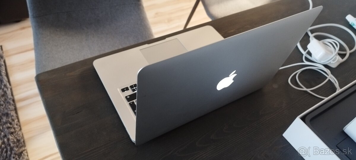 Apple Macbook Air core i7 8Gb ram - 4