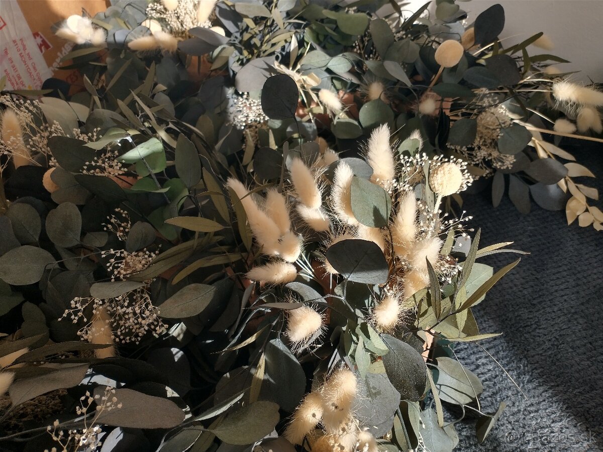 Vyzdoba na hlavny svadobny stol zo stabilizovaneho eukalyptu - 4