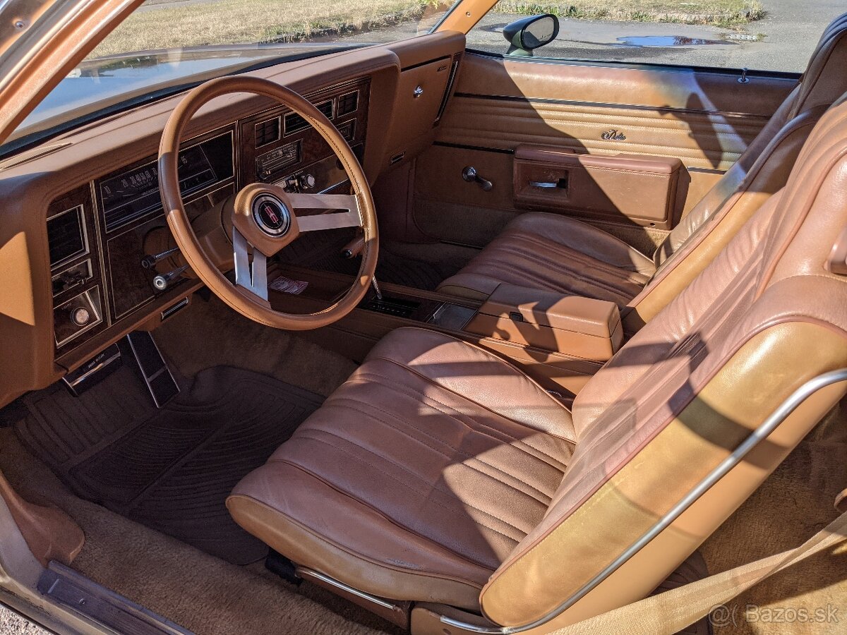 OLDSMOBILE Delta 88 Coupe - 4