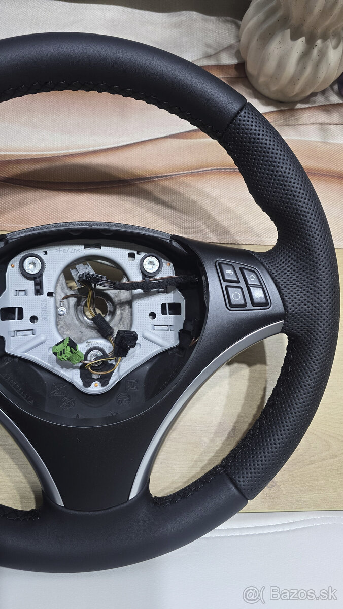 VOLANT BMW E90 E91 E92 E93 E87 E82 E84 sport - 4