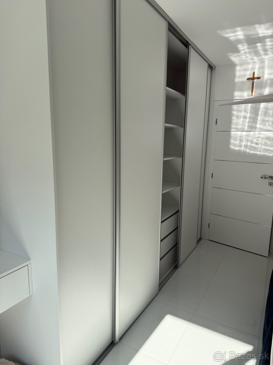 Stavaná skriňa - 4