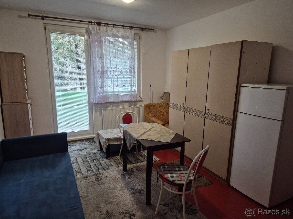GARSÓNKA S BALKÓNOM NA 7. SÍDLISKU V KOMÁRNE - 4