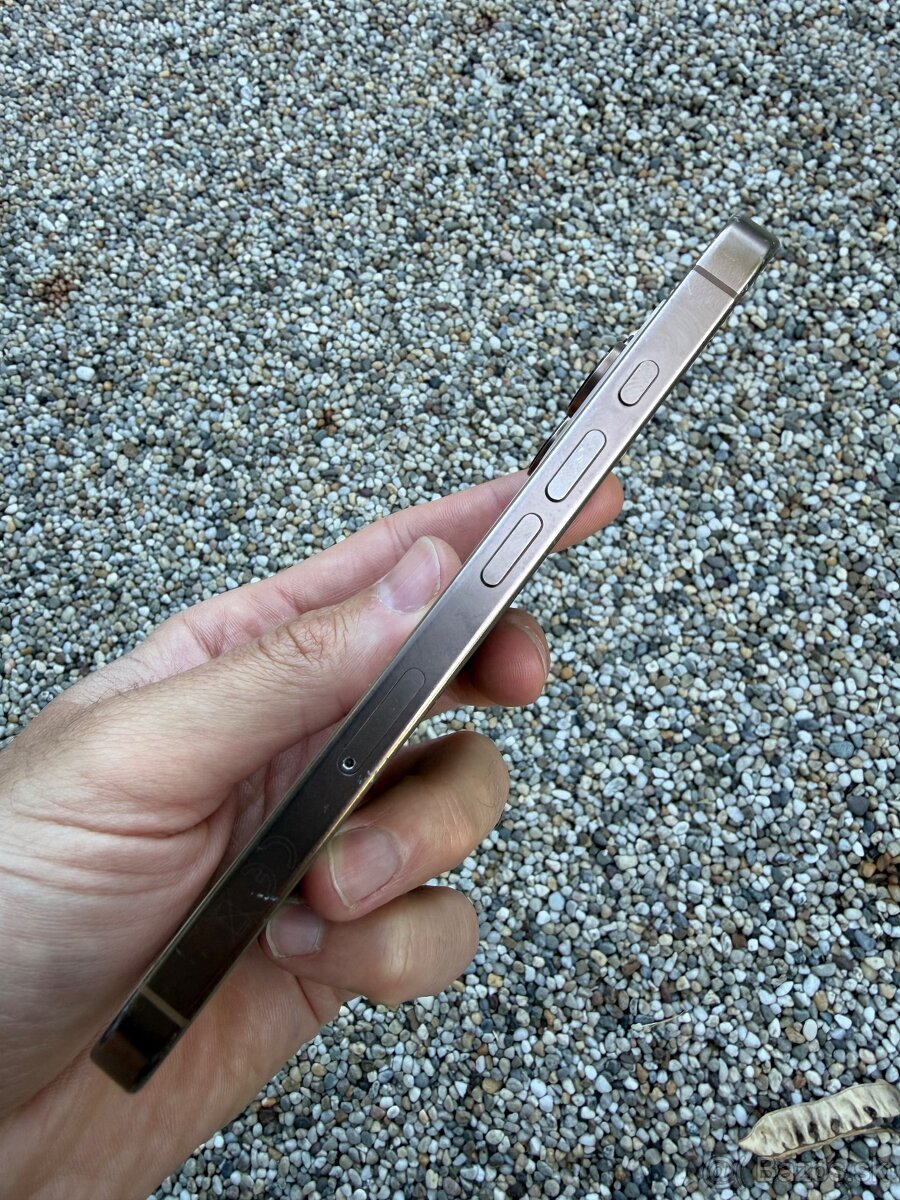 IPhone 16 pro - baterie 92% - 4
