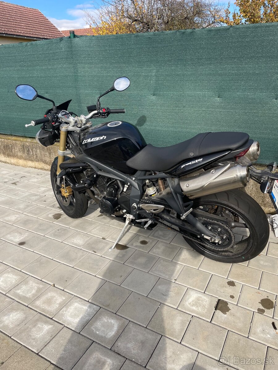 TRIUMPH STREET TRIPLE 675 - 4