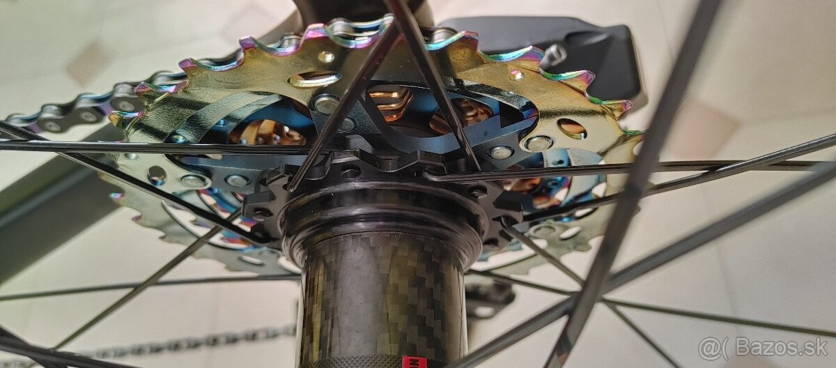 Kompletný karbónový cestný bicykel s elektronickým radením - 4