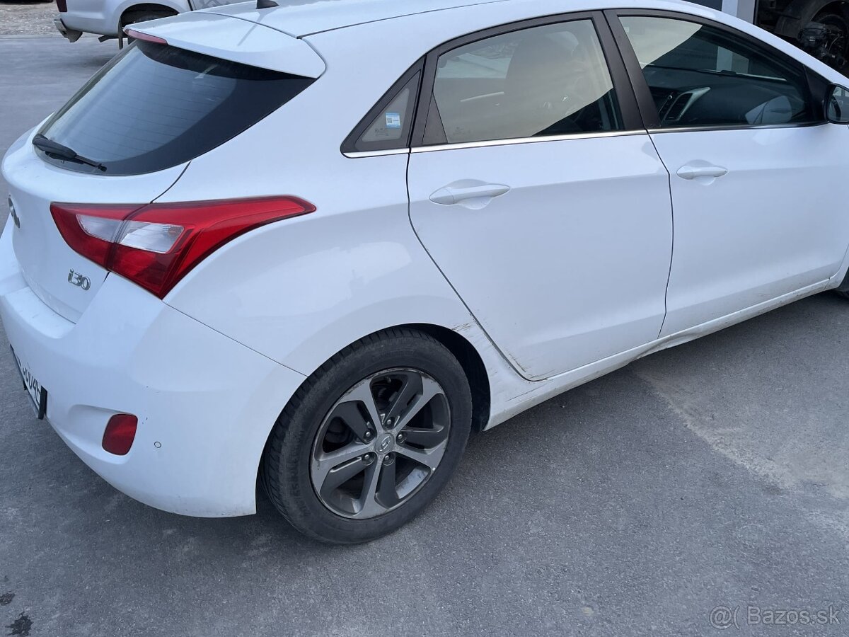 Hyundai i30 1,6 CRDI 2015 Hatchback - 4