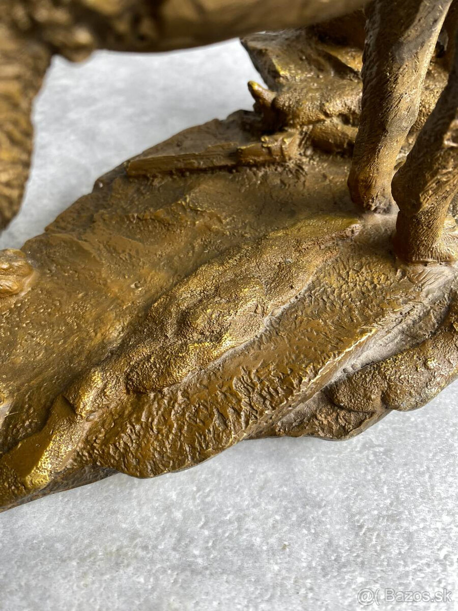 Bronzové súsošie Vijúce vlky - 4