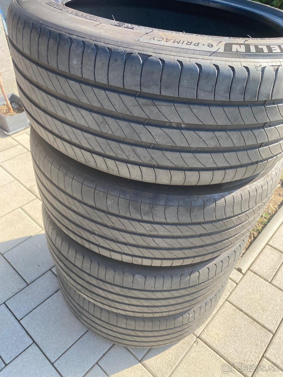 Letné pneu na Teslu 235/45 R18 - 4