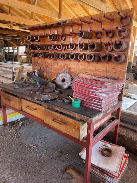 Dvouhřídelová rozmítací pila s dopravíky - 4