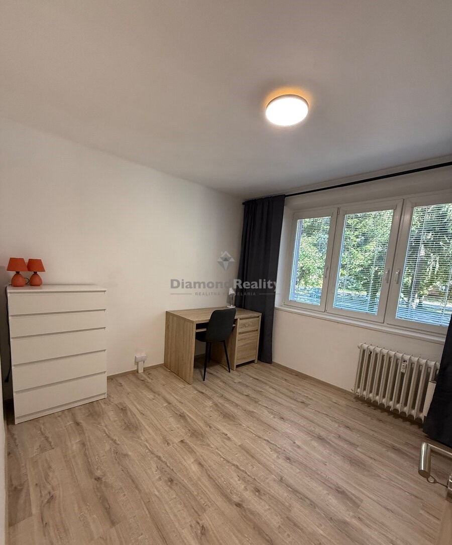 Na prenájom prerobený 3 izbový byt, balkón, Dusíka, Trnava. - 4