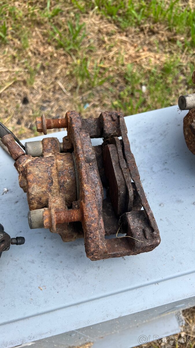 Brzdové strmene e30 - 4