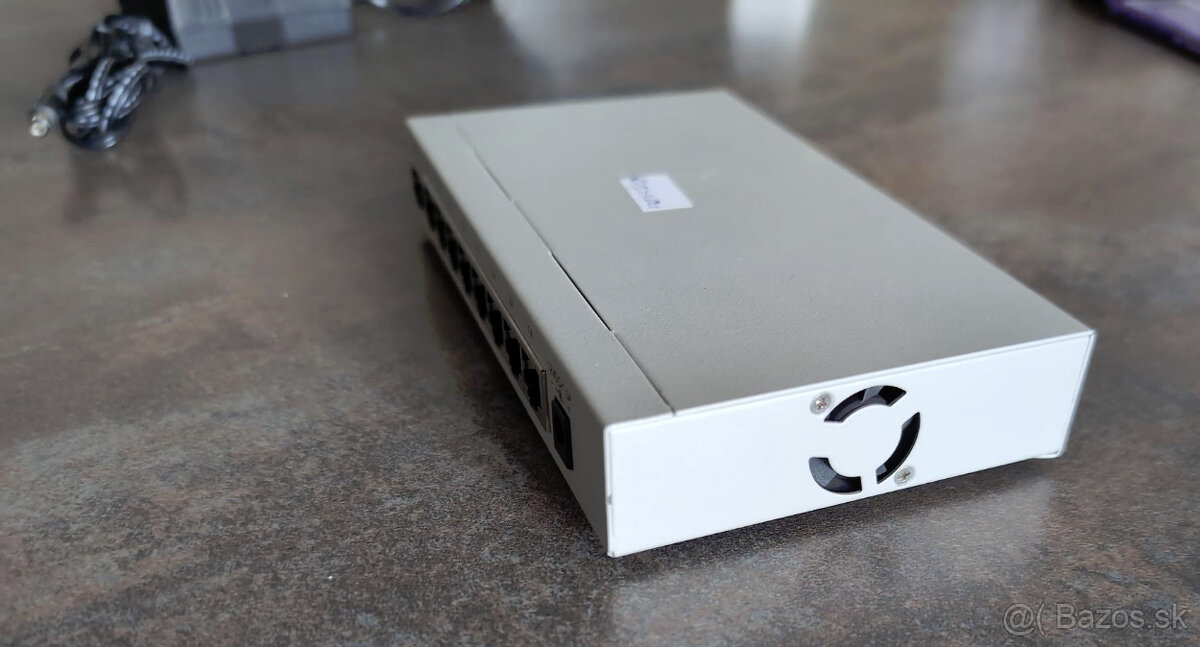 100mbit 8 port switch D-Link DSR-8NW - 4
