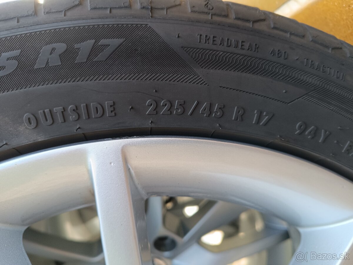 225 45 R17 - 4