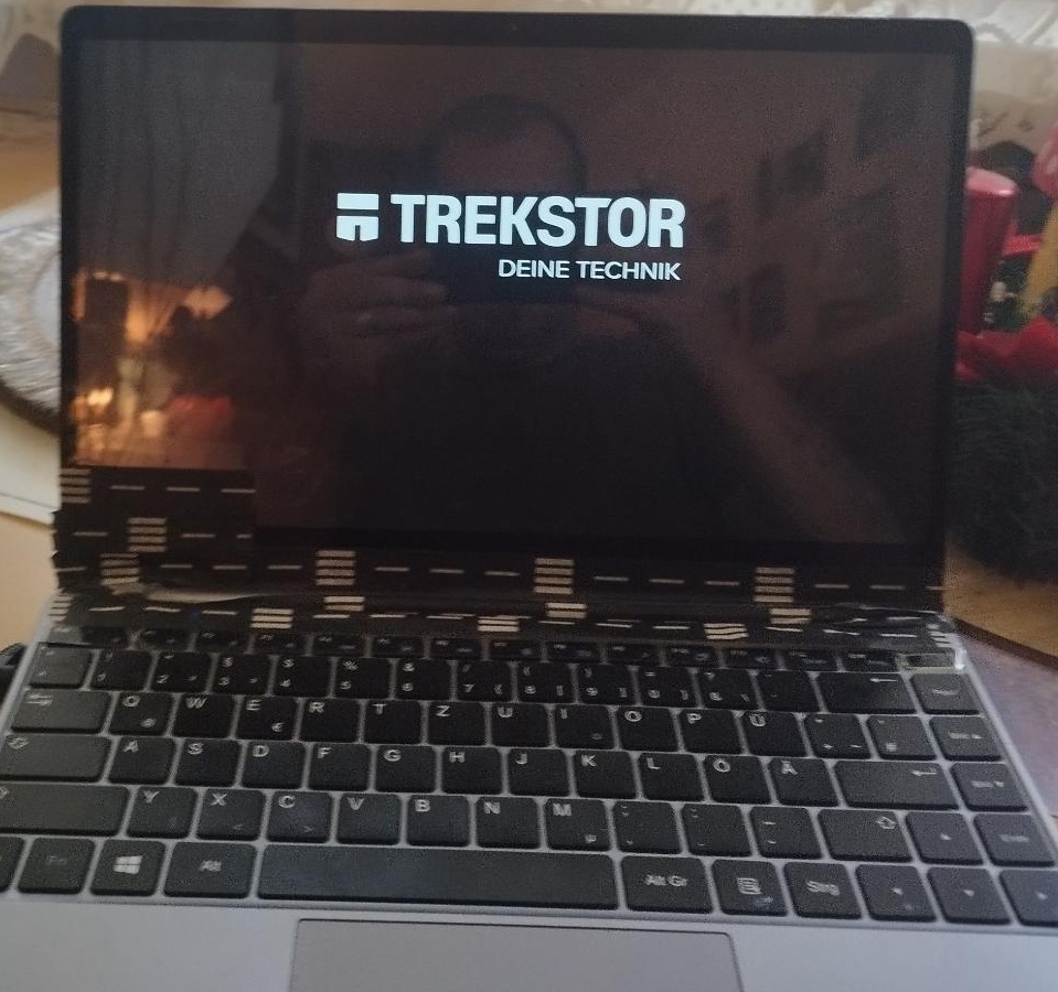 4x notebooky 2x tablety - 4