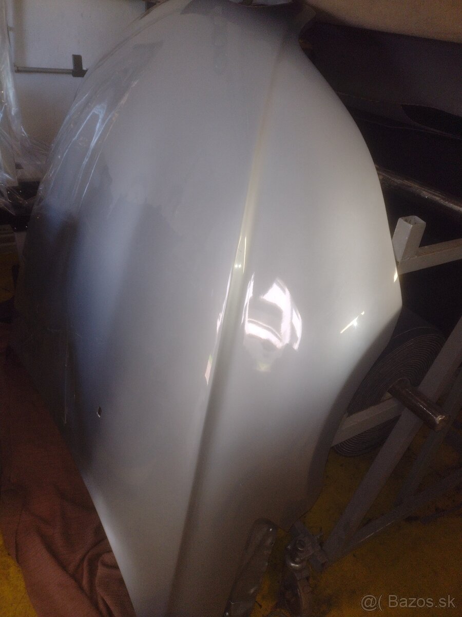 Predám prednú kapotu z BMW Z3 - 4