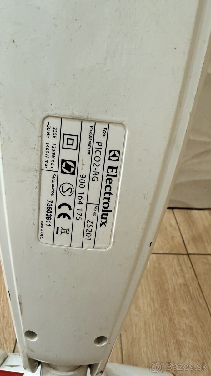 Tyčivý vysávač ELECTROLUX elektricky 1400W - 4