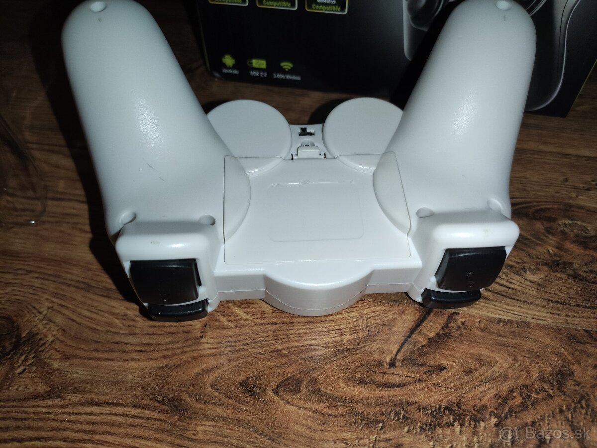 NOVY bezdrotovy gamepad - 4