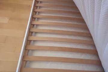 Posteľ s 2. výsuvnou posteľou +2 madrace-drevo masiv-150€ - 4