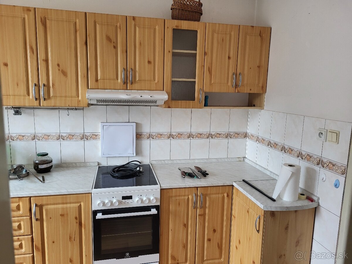 Výborný byt aj s výťahom na námestí vo Valaskej za dobrú cen - 4