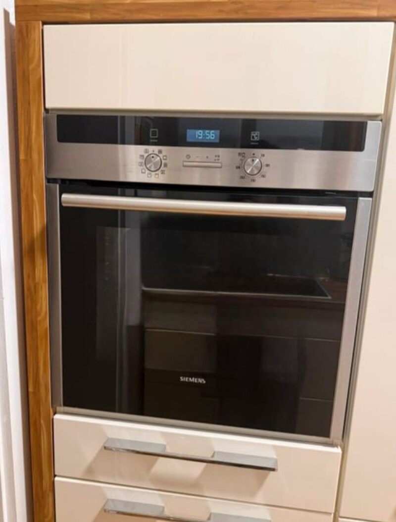 Krémová linka ve vysokém lesku se spotřebiči,5867 - 4