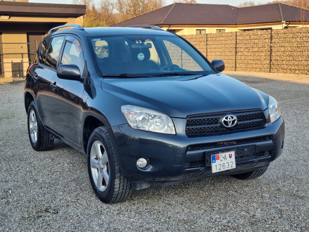 TOYOTA RAV4 2,2D4D 4x4 - 4