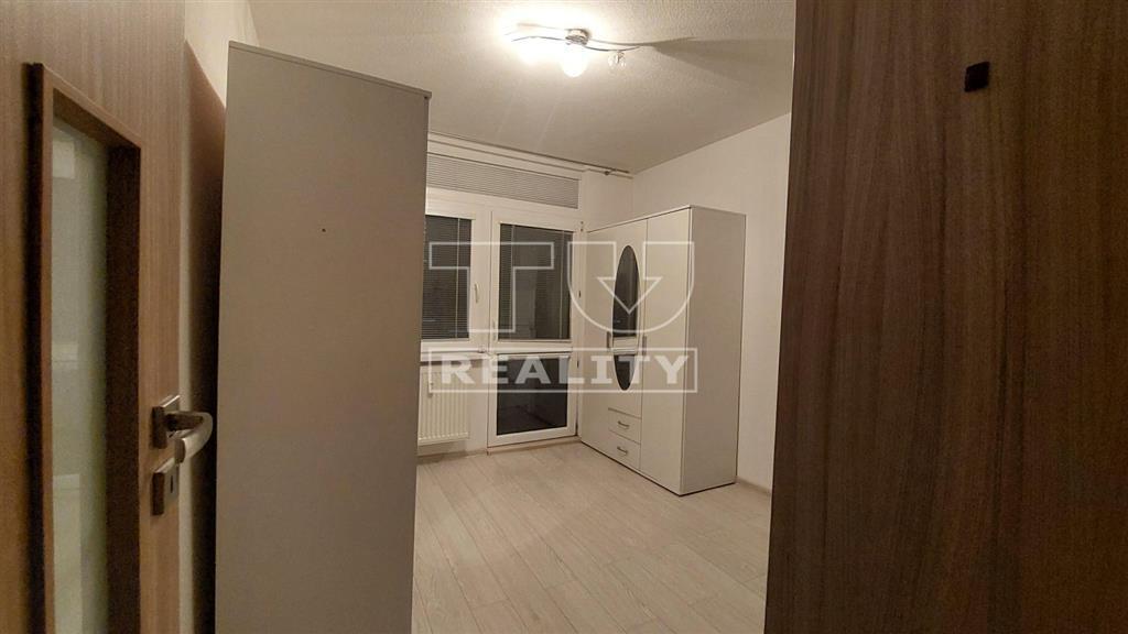 Neštandartný 4-izbový byt v Partizánskom na predaj - 4