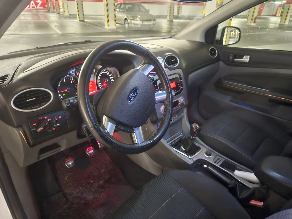 FORD FOCUS MK2 sedan 1.8 TDCI TITANIUM+ - 4