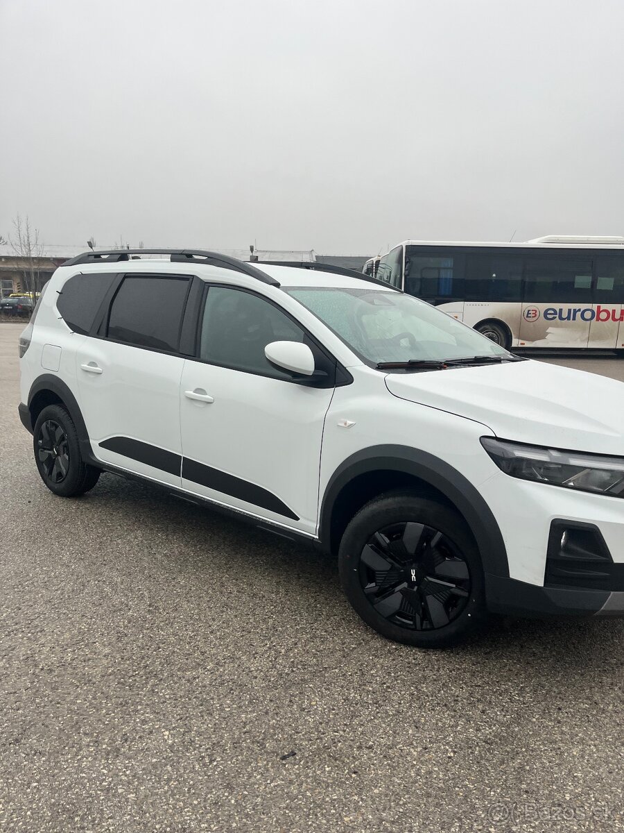 NOVÁ DACIA JOGGER TCE 110 5 miest - 4