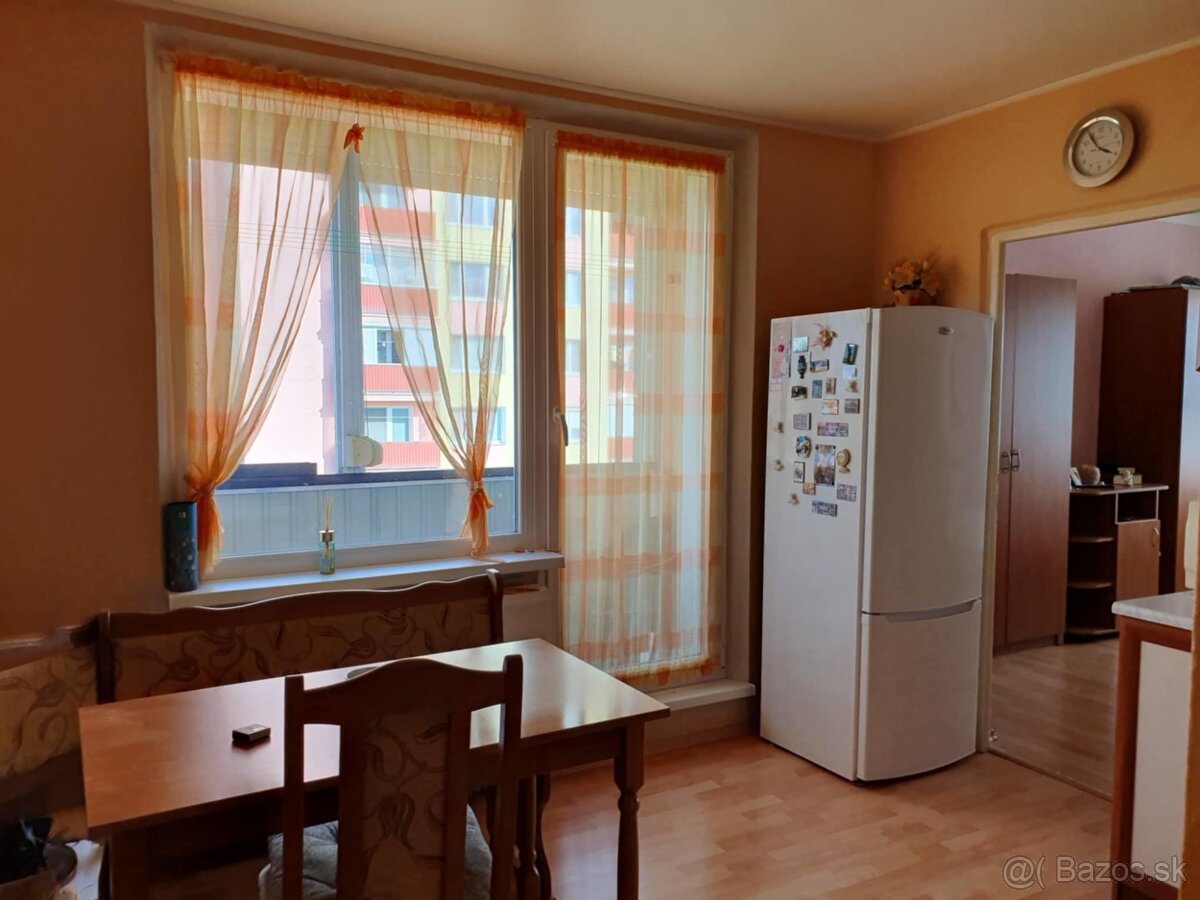 Veľký 2 izbový - 4