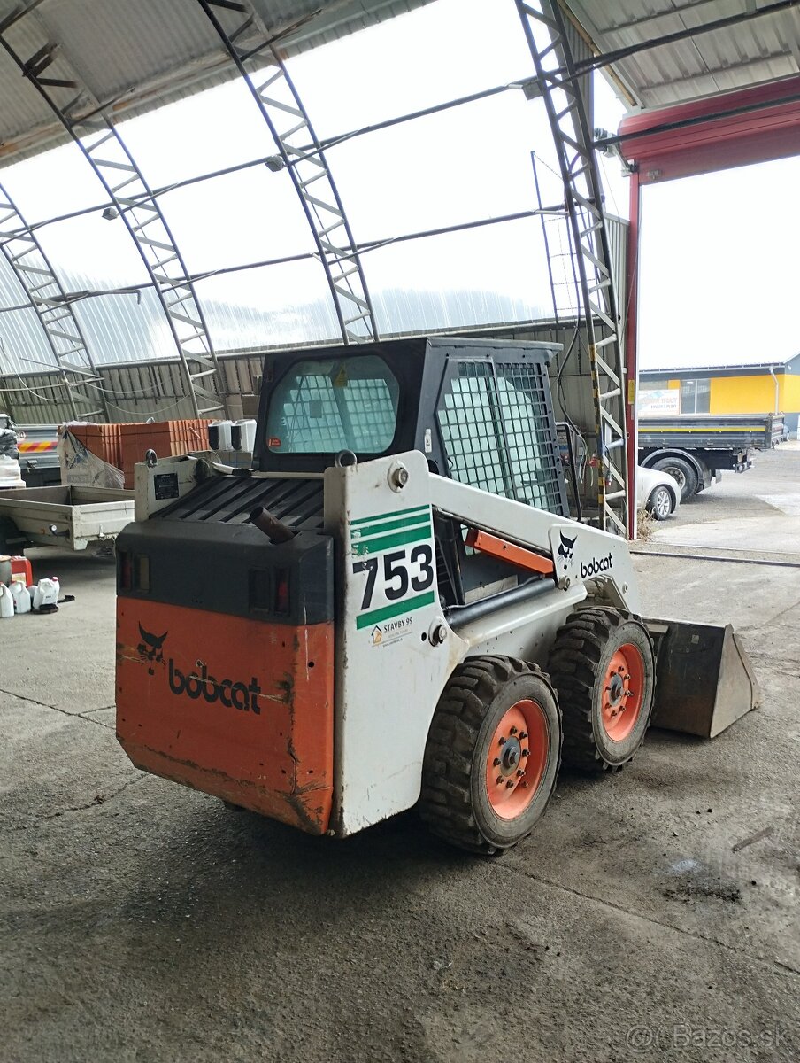 Smykom riadený nakladač Bobcat 753 - 4
