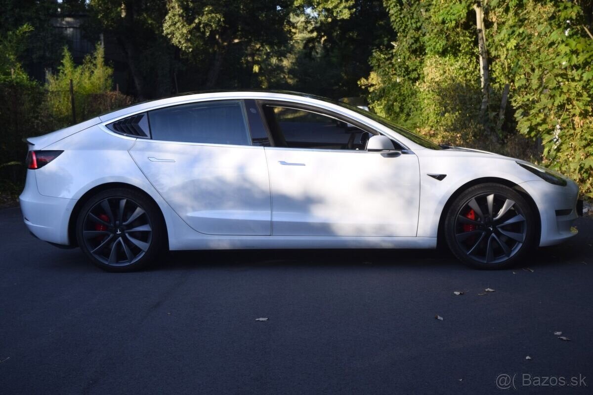 Tesla Model 3 Performance - 4