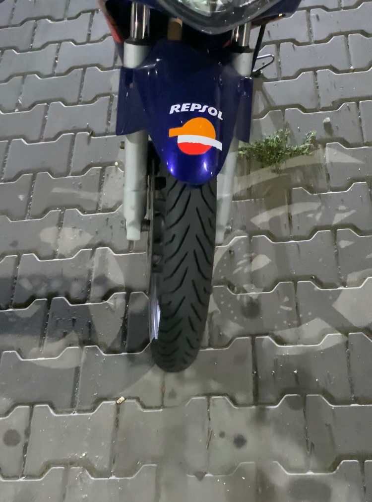 Honda cbr125r 2005 - 4