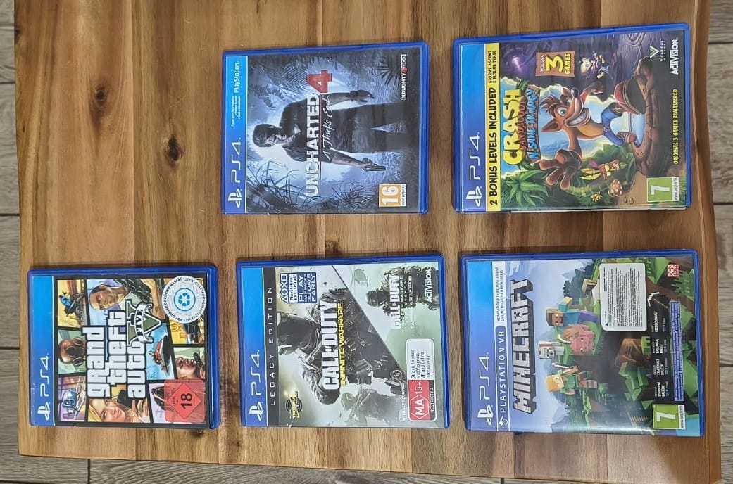 PS4 slim 500GB + 2x ovládač+hry - 4