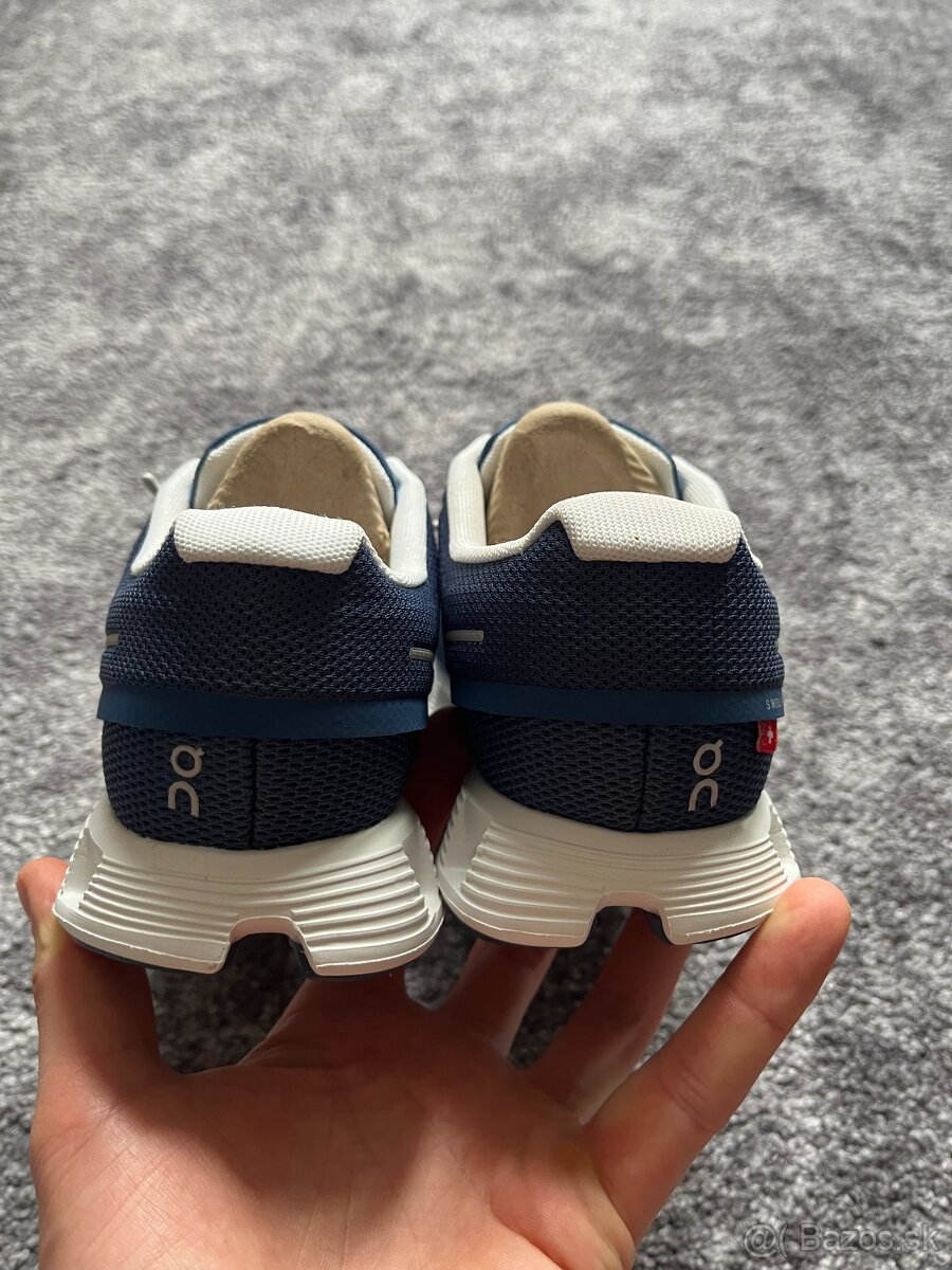 On Running, model Cloud 5, velikost 37,5 - 4