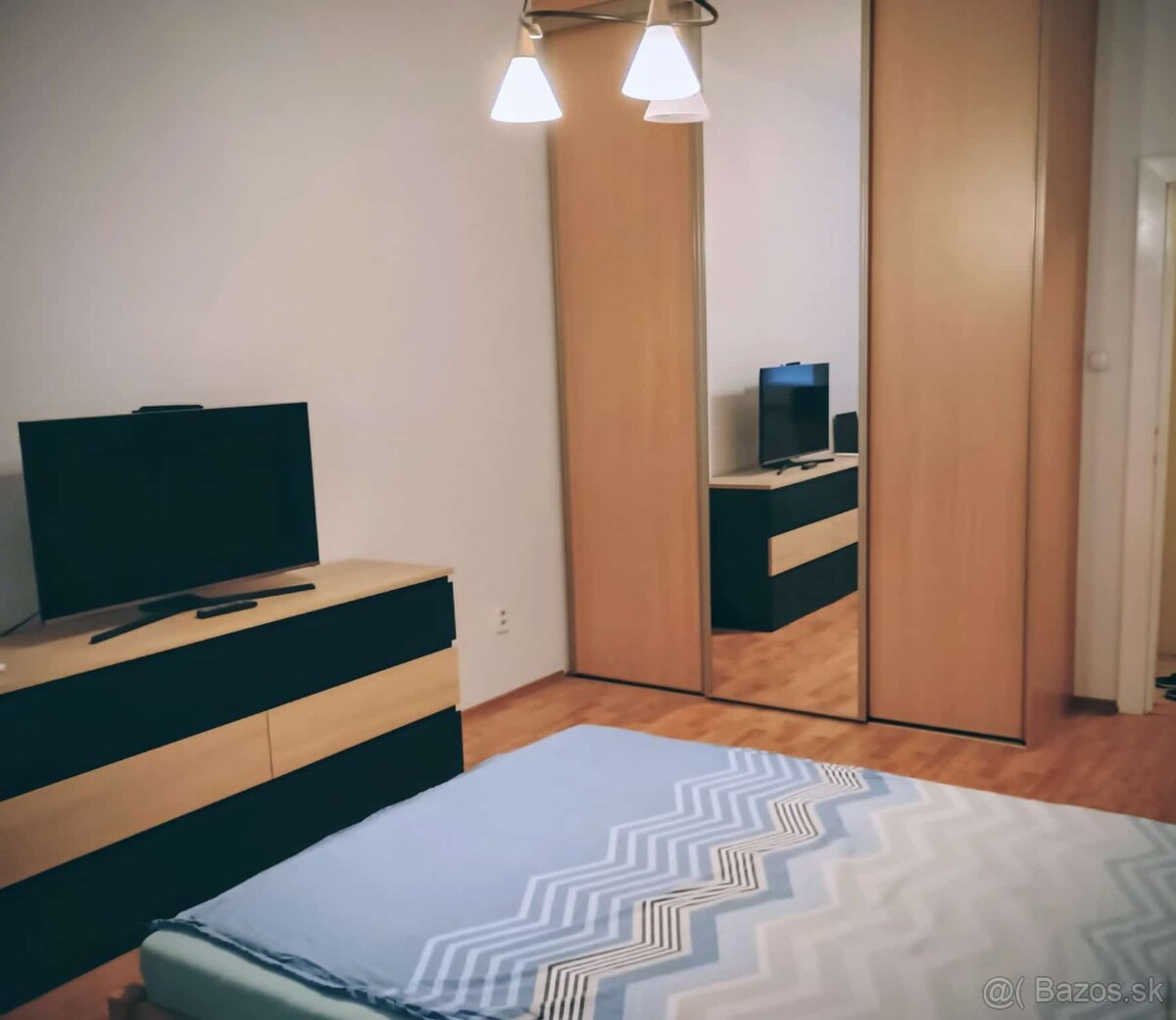 PRENAJOm- 1-izbový.byt BA II. - NIvy - 4